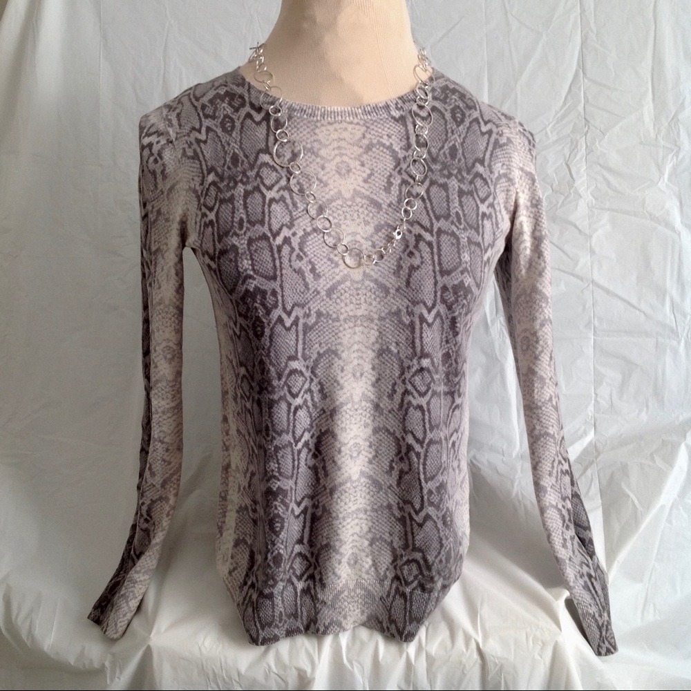 Women's Old Navy M Snake print Sweater
